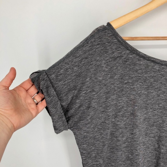GapFit Breathe Womens Tee Size Medium Heather Gray Roll Sleeve Side Slit Workout - Picture 7 of 14